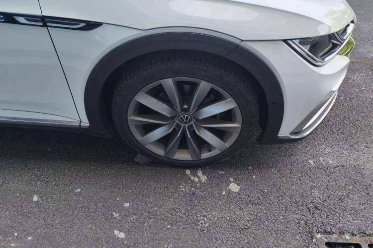 Used Volkswagen FAW-Volkswagen CC 2024 Estate Car 380TSI Hunter's Heart Edition Right Front Wheel Hub