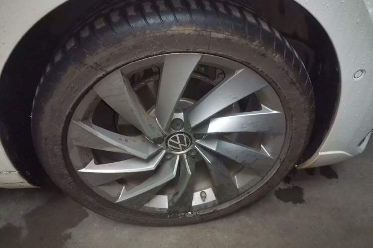 Used Volkswagen FAW-Volkswagen CC 2024 380TSI Striking Edition Right Front Wheel Hub