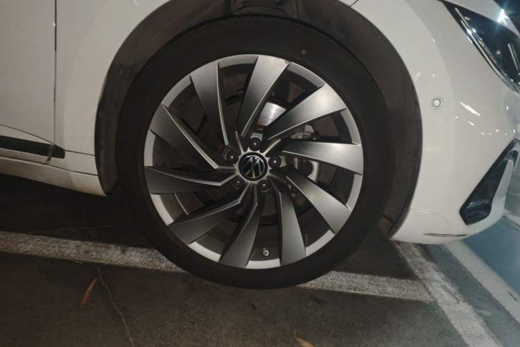 Used Volkswagen FAW-Volkswagen CC 2024 380TSI Striking All-Encompassing Edition Right Front Wheel Hub