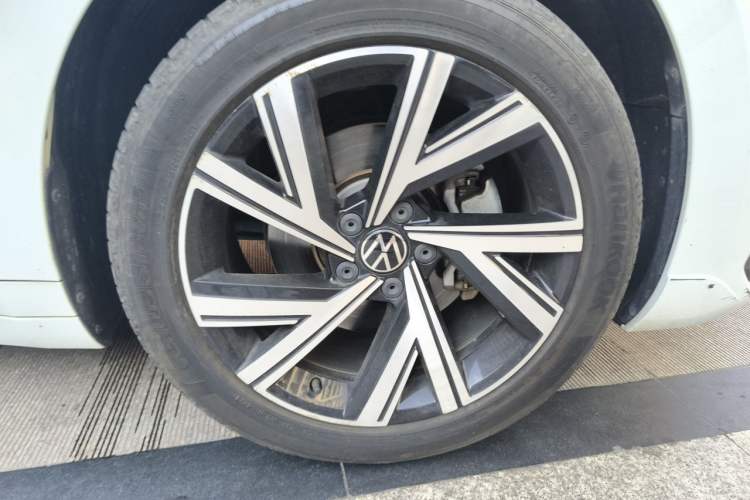 Used Volkswagen FAW-Volkswagen CC 2024 330TSI Spectacular All-inclusive Model Right Front Wheel Hub