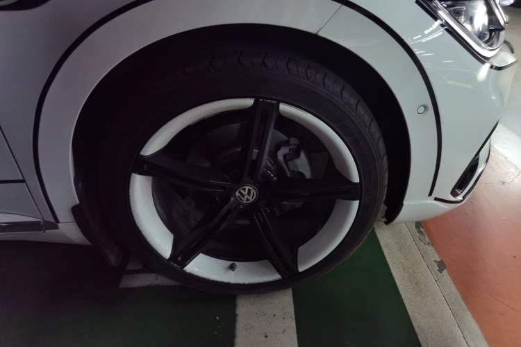 Used Volkswagen FAW-Volkswagen CC 2024 380TSI Striking Edition Right Front Wheel Hub