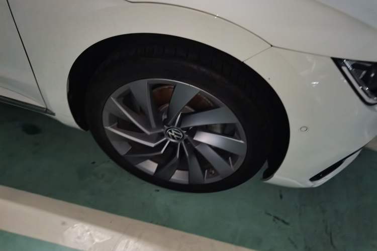 Used Volkswagen FAW-Volkswagen CC 2024 380TSI Striking All-Encompassing Edition Right Front Wheel Hub