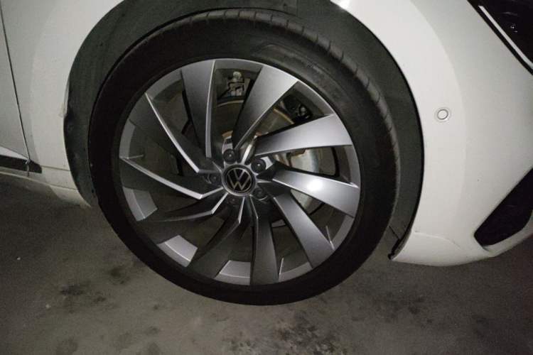 Used Volkswagen FAW-Volkswagen CC 2024 380TSI Striking All-Encompassing Edition Right Front Wheel Hub