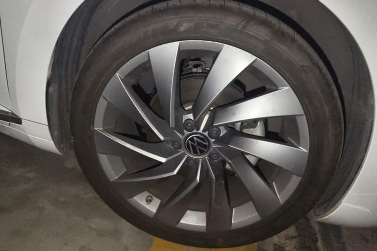 Used Volkswagen FAW-Volkswagen CC 2024 380TSI Striking Edition Right Front Wheel Hub
