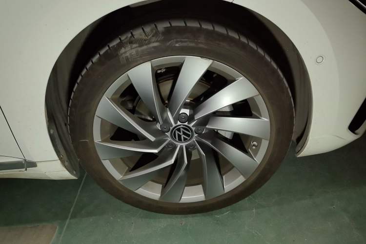 Used Volkswagen FAW-Volkswagen CC 2024 380TSI Striking Edition Right Front Wheel Hub