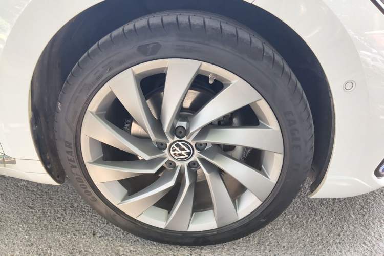 Used Volkswagen FAW-Volkswagen CC 2024 380TSI Striking All-Encompassing Edition Right Front Wheel Hub