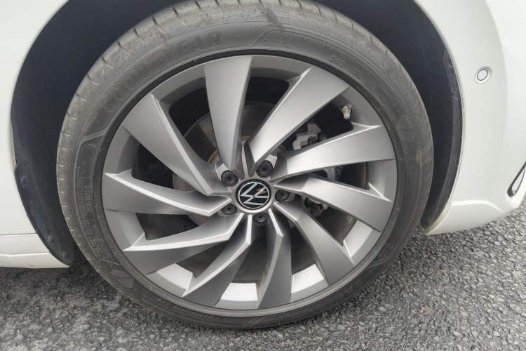 Used Volkswagen FAW-Volkswagen CC 2024 380TSI Striking All-Encompassing Edition Right Front Wheel Hub