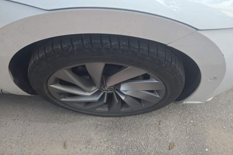Used Volkswagen FAW-Volkswagen CC 2024 380TSI Striking All-Encompassing Edition Right Front Wheel Hub