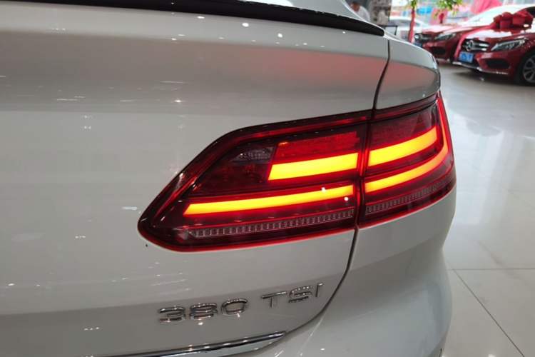 Used Volkswagen FAW-Volkswagen CC 2024 380TSI Striking Edition Right Rear Taillight