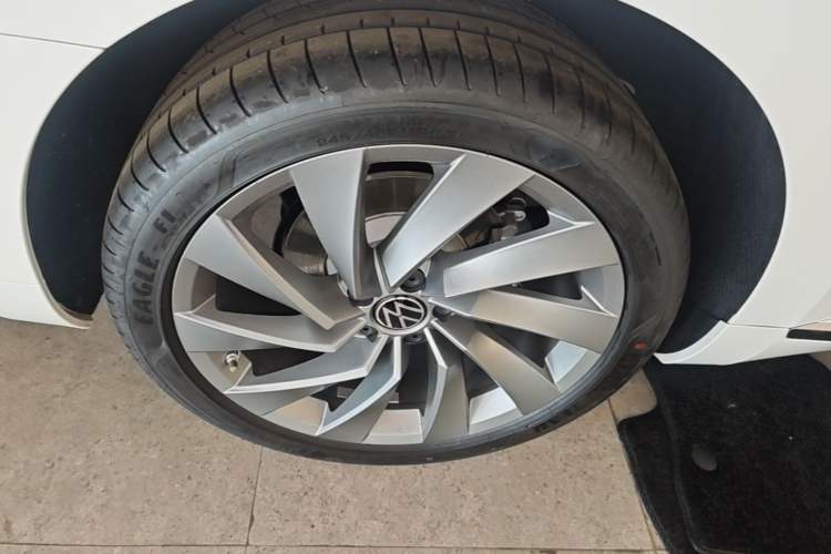 Used Volkswagen FAW-Volkswagen CC 2024 380TSI Striking All-Encompassing Edition Right Rear Wheel Hub