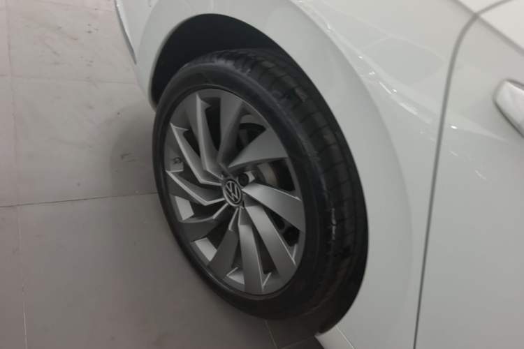 Used Volkswagen FAW-Volkswagen CC 2024 380TSI Striking Edition Right Rear Wheel Hub