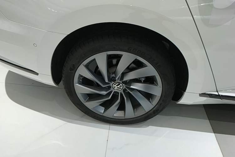 Used Volkswagen FAW-Volkswagen CC 2024 380TSI Striking Edition Right Rear Wheel Hub