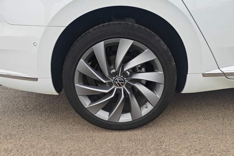 Used Volkswagen FAW-Volkswagen CC 2024 380TSI Striking All-Encompassing Edition Right Rear Wheel Hub