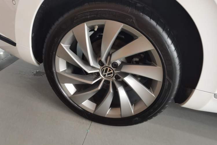 Used Volkswagen FAW-Volkswagen CC 2024 380TSI Striking Edition Right Rear Wheel Hub