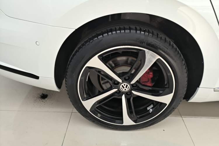 Used Volkswagen FAW-Volkswagen CC 2024 330TSI Spectacular All-inclusive Model Right Rear Wheel Hub