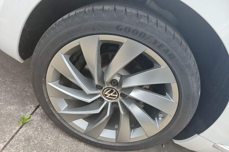 Used Volkswagen FAW-Volkswagen CC 2024 380TSI Striking All-Encompassing Edition Right Rear Wheel Hub