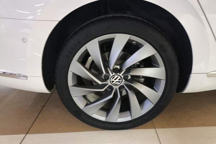 Used Volkswagen FAW-Volkswagen CC 2024 380TSI Striking Edition Right Rear Wheel Hub