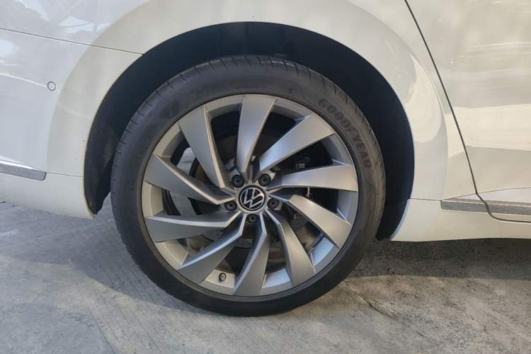 Used Volkswagen FAW-Volkswagen CC 2024 380TSI Striking Edition Right Rear Wheel Hub