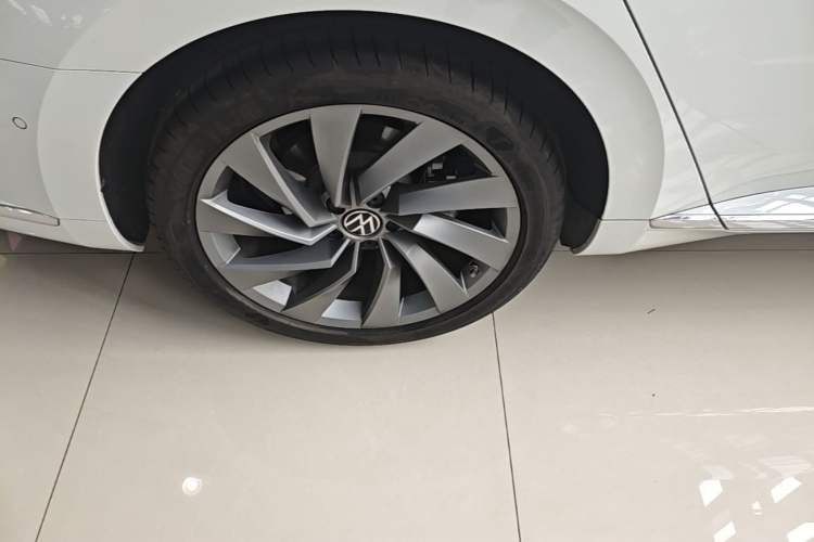 Used Volkswagen FAW-Volkswagen CC 2024 380TSI Striking All-Encompassing Edition Right Rear Wheel Hub
