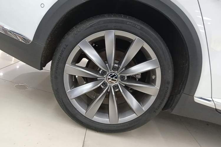 Used Volkswagen FAW-Volkswagen CC 2024 Estate Car 380TSI Hunter's Heart Edition Right Rear Wheel Hub