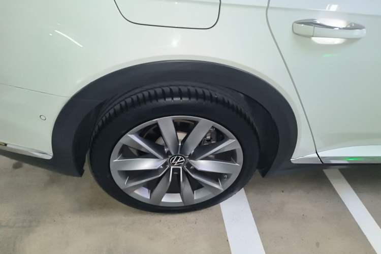 Used Volkswagen FAW-Volkswagen CC 2024 Estate Car 380TSI Hunter's Heart Edition Right Rear Wheel Hub