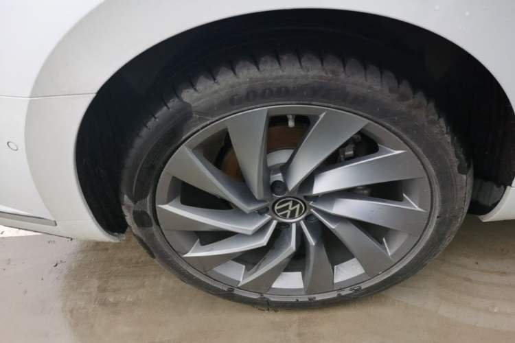 Used Volkswagen FAW-Volkswagen CC 2024 380TSI Striking All-Encompassing Edition Right Rear Wheel Hub