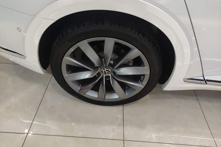 Used Volkswagen FAW-Volkswagen CC 2024 Estate Car 380TSI Hunter's Heart All-Encompassing Edition Right Rear Wheel Hub