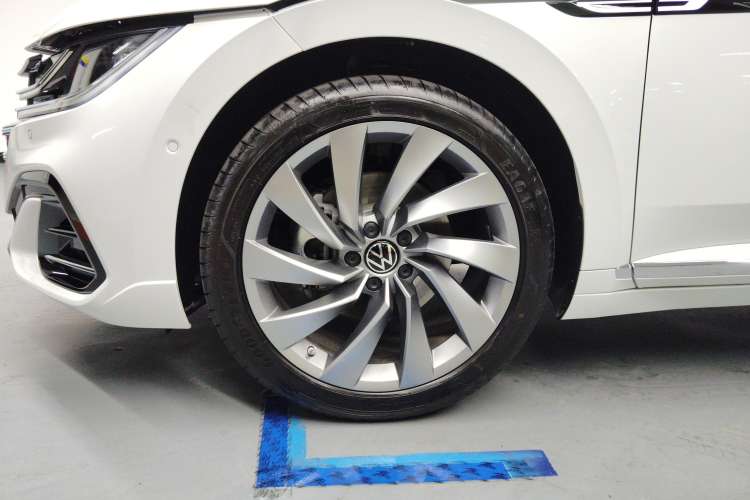 Used Volkswagen FAW-Volkswagen CC 2024 380TSI Striking All-Encompassing Edition Right Rear Wheel Hub
