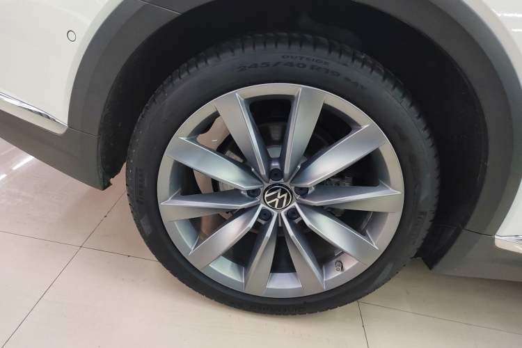 Used Volkswagen FAW-Volkswagen CC 2024 Estate Car 380TSI Hunter's Heart Edition Right Rear Wheel Hub