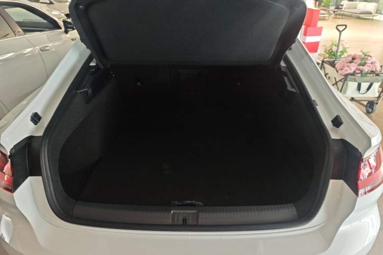 Used Volkswagen FAW-Volkswagen CC 2024 380TSI Striking All-Encompassing Edition Trunk