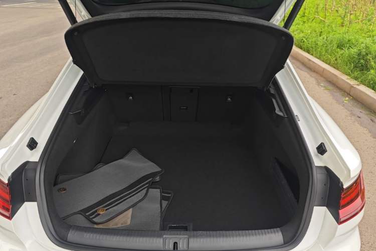 Used Volkswagen FAW-Volkswagen CC 2024 380TSI Striking All-Encompassing Edition Trunk
