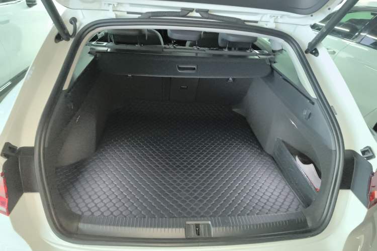 Used Volkswagen FAW-Volkswagen CC 2024 Estate Car 380TSI Hunter's Heart All-Encompassing Edition Trunk