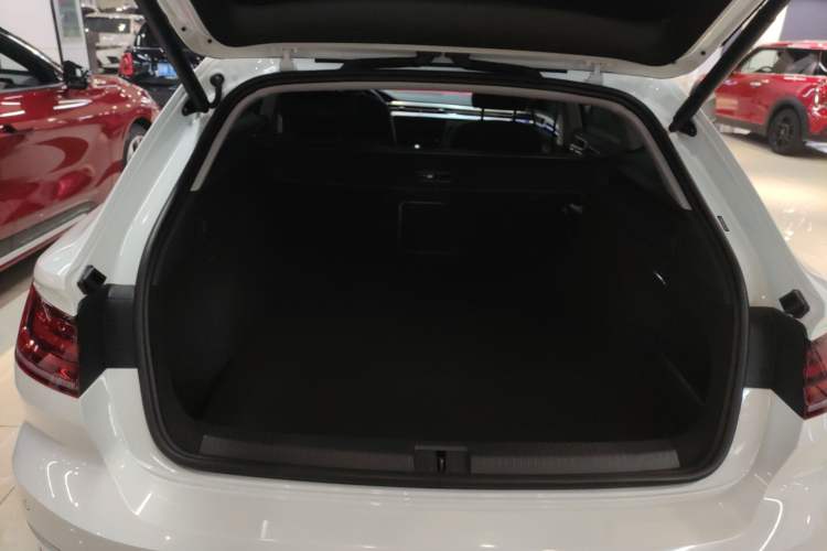 Used Volkswagen FAW-Volkswagen CC 2024 Estate Car 380TSI Hunter's Heart All-Encompassing Edition Trunk
