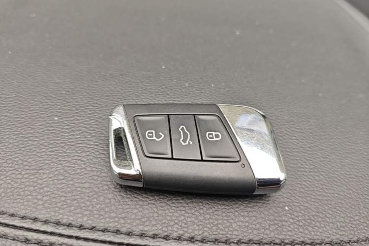 Used Volkswagen FAW-Volkswagen CC 2024 380TSI Striking Edition Vehicle Key