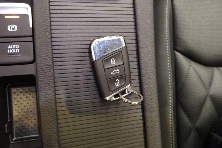 Used Volkswagen FAW-Volkswagen CC 2024 Estate Car 380TSI VarioPak Edition Vehicle Key