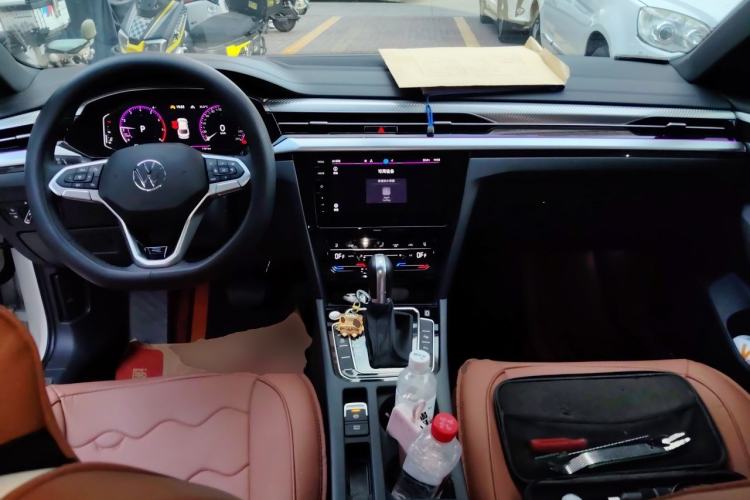 Used Volkswagen FAW-Volkswagen CC 2025 Model, Facelifted 380TSI, Striking and Shared Enjoyment Version Center Console