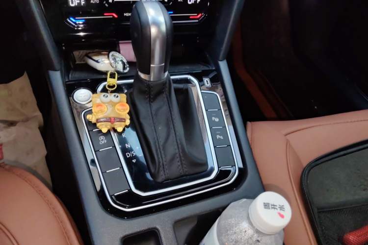 Used Volkswagen FAW-Volkswagen CC 2025 Model, Facelifted 380TSI, Striking and Shared Enjoyment Version Gear Lever