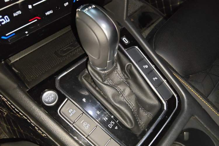 Used Volkswagen FAW-Volkswagen CC 2025 380TSI Striking All-Inclusive Edition Gear Lever