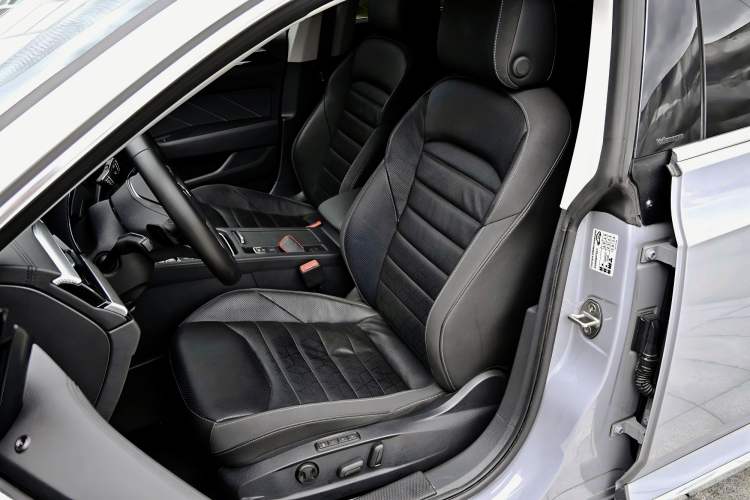 Used Volkswagen FAW-Volkswagen CC 2025 Model, Facelifted Station Wagon, 380TSI, Hunter’s Heart—Shared Edition Interior 1