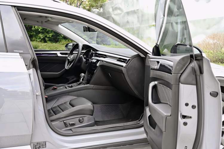 Used Volkswagen FAW-Volkswagen CC 2025 Model, Facelifted Station Wagon, 380TSI, Hunter’s Heart—Shared Edition Interior 9