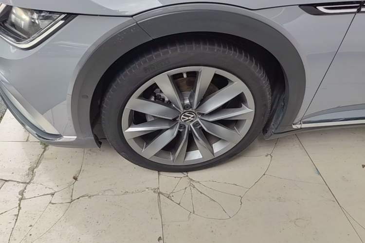 Used Volkswagen FAW-Volkswagen CC 2025 Model, Facelifted Station Wagon, 380TSI, Hunter’s Heart—Shared Edition Left Front Wheel Hub