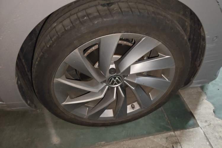 Used Volkswagen FAW-Volkswagen CC 2025 380TSI Striking All-Inclusive Edition Right Front Wheel Hub