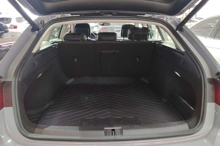 Used Volkswagen FAW-Volkswagen CC 2025 Model, Facelifted Station Wagon, 380TSI, Hunter’s Heart—Shared Edition Trunk
