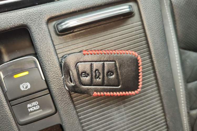 Used Volkswagen FAW-Volkswagen CC 2025 Model, Facelifted Station Wagon, 380TSI, Hunter’s Heart—Shared Edition Vehicle Key