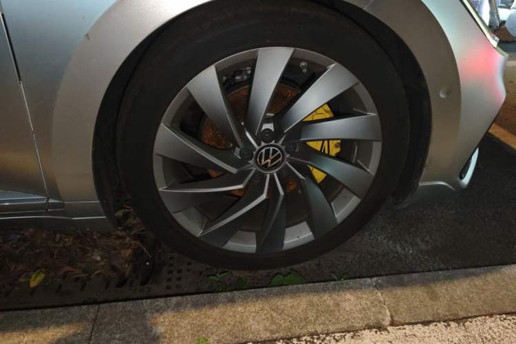 Used Volkswagen FAW-Volkswagen CC 2025 380TSI Striking All-Inclusive Edition Right Front Wheel Hub
