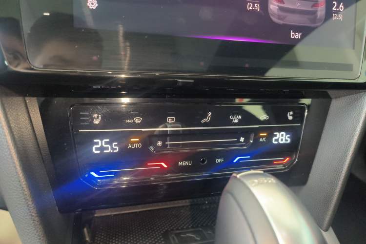 Used Volkswagen FAW-Volkswagen CC 2025 Model, Facelifted 380TSI, Striking and Shared Enjoyment Version Audio And AC Panel