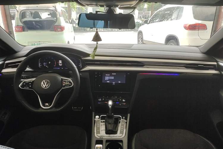 Used Volkswagen FAW-Volkswagen CC 2025 Model, Facelifted, 330TSI, Glamorous—Shared Edition Center Console
