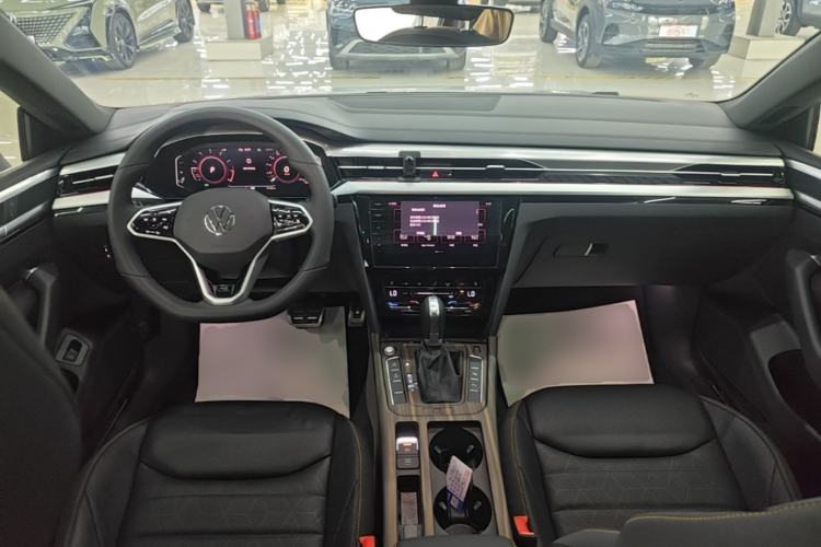 Used Volkswagen FAW-Volkswagen CC 2025 380TSI Striking All-Inclusive Edition Center Console