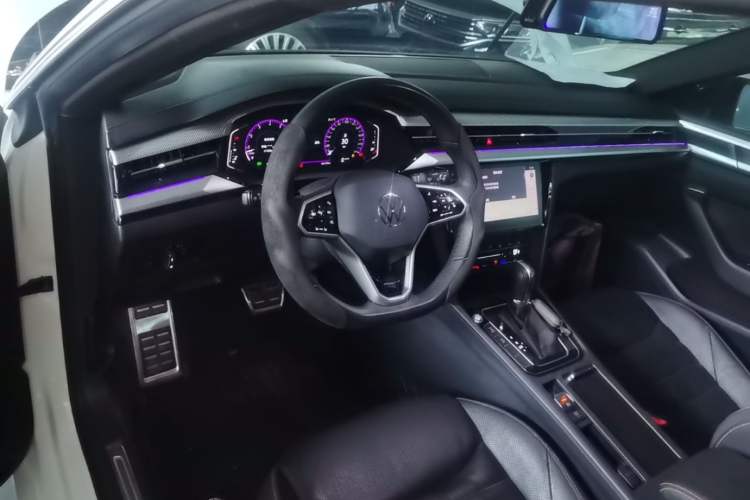 Used Volkswagen FAW-Volkswagen CC 2025 380TSI Striking All-Inclusive Edition Center Console