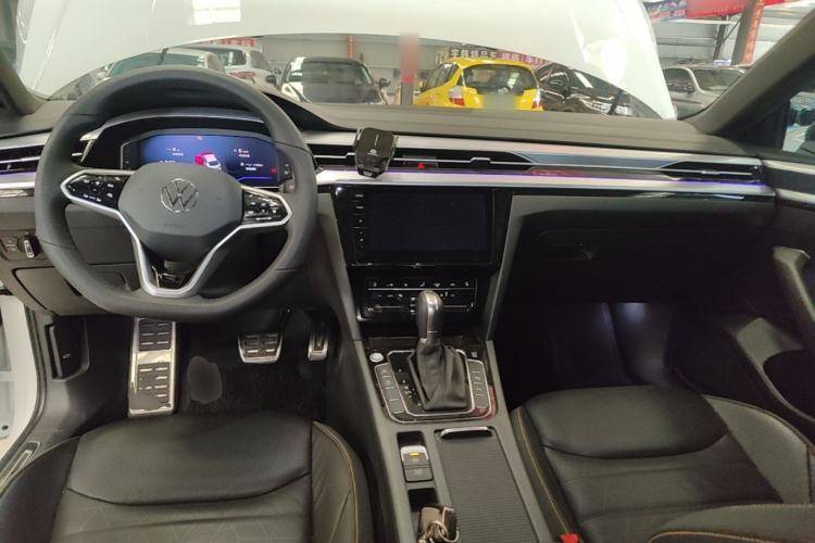 Used Volkswagen FAW-Volkswagen CC 2025 Model, Facelifted 380TSI, Striking and Shared Enjoyment Version Center Console